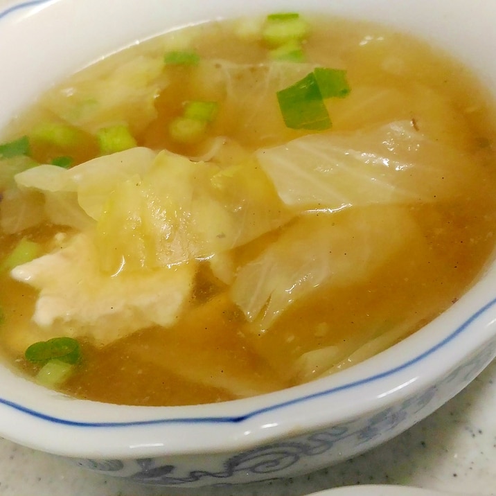 キャベツと鶏肉の中華風スープ